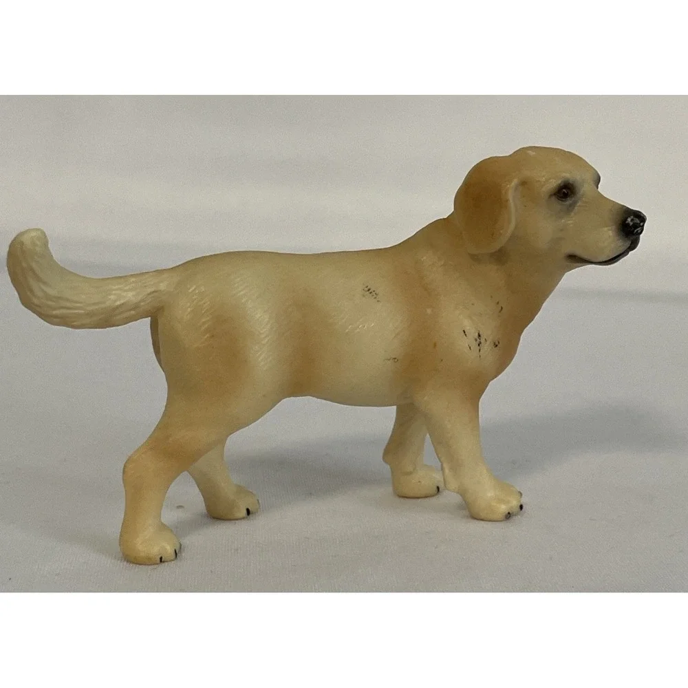 2001 Retired Schleich Dog Yellow Lab Labrador Toy Pre-owned Very Good Condition